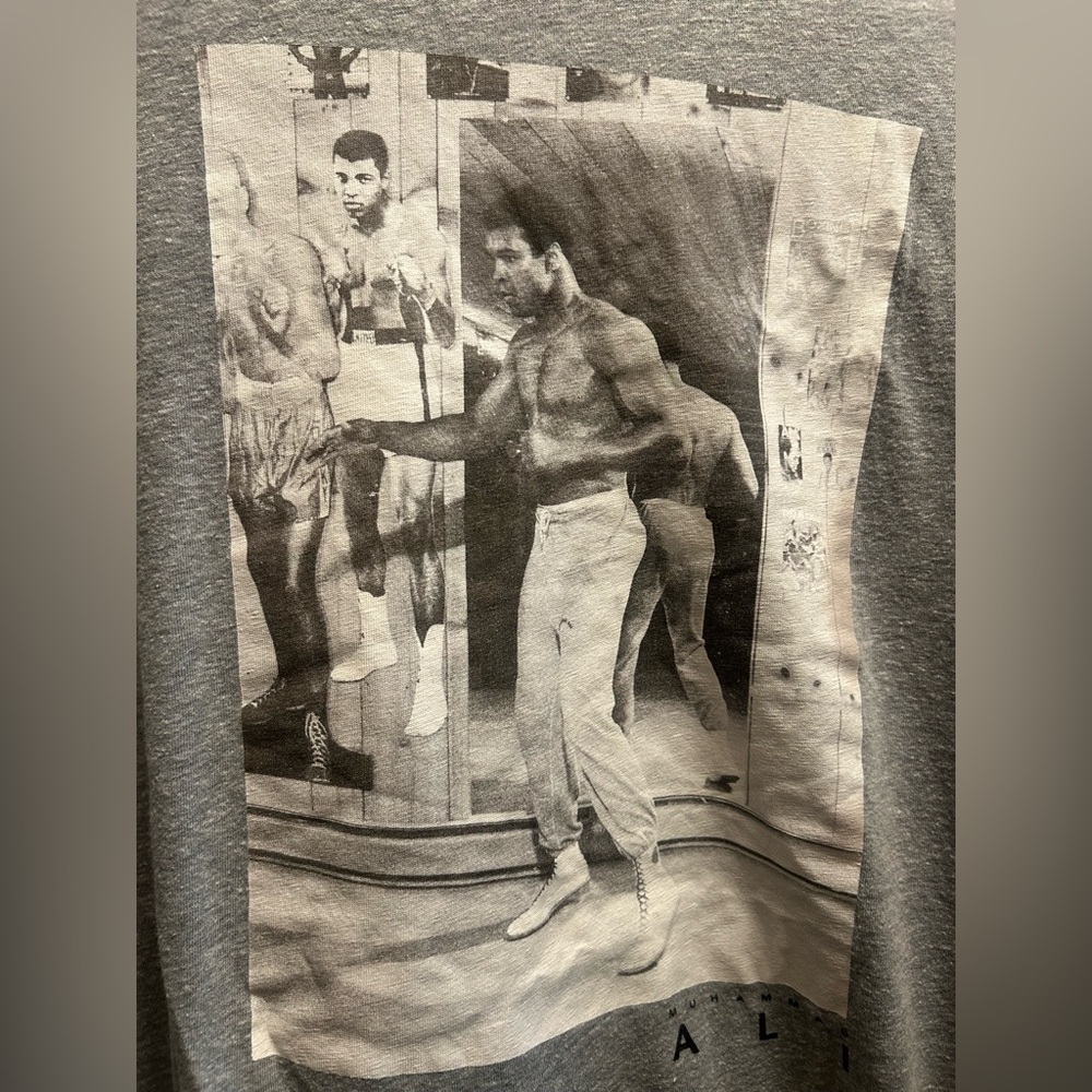 Muhammad Ali Under Armour Men’s Gray Graphic T-Shirt, Size XL